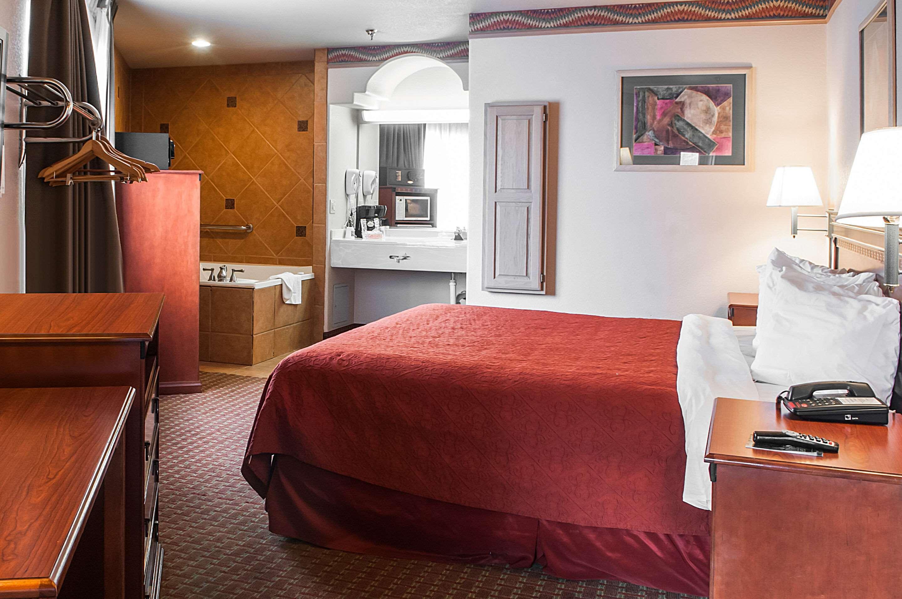 Quality Inn & Suites Las Cruces - University Area Bagian luar foto