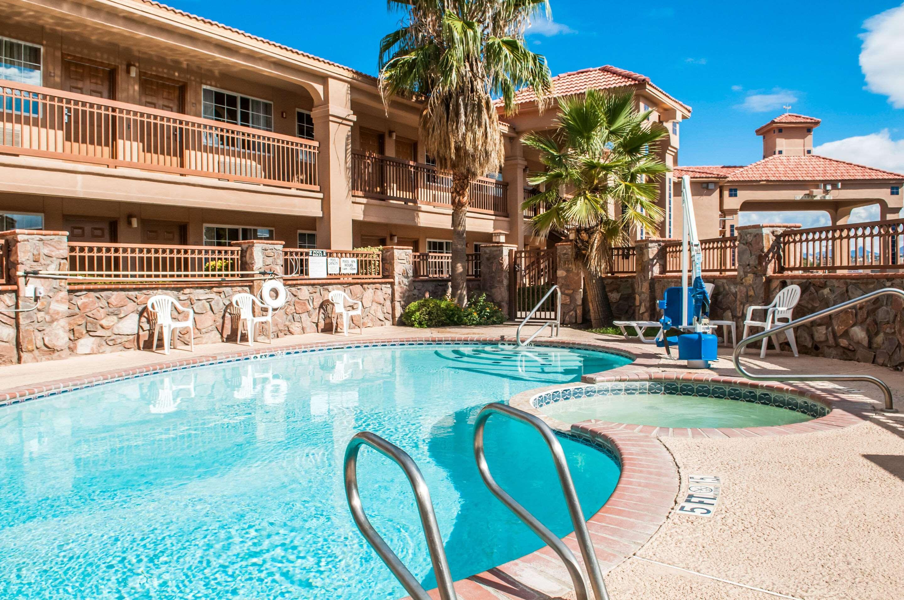 Quality Inn & Suites Las Cruces - University Area Bagian luar foto