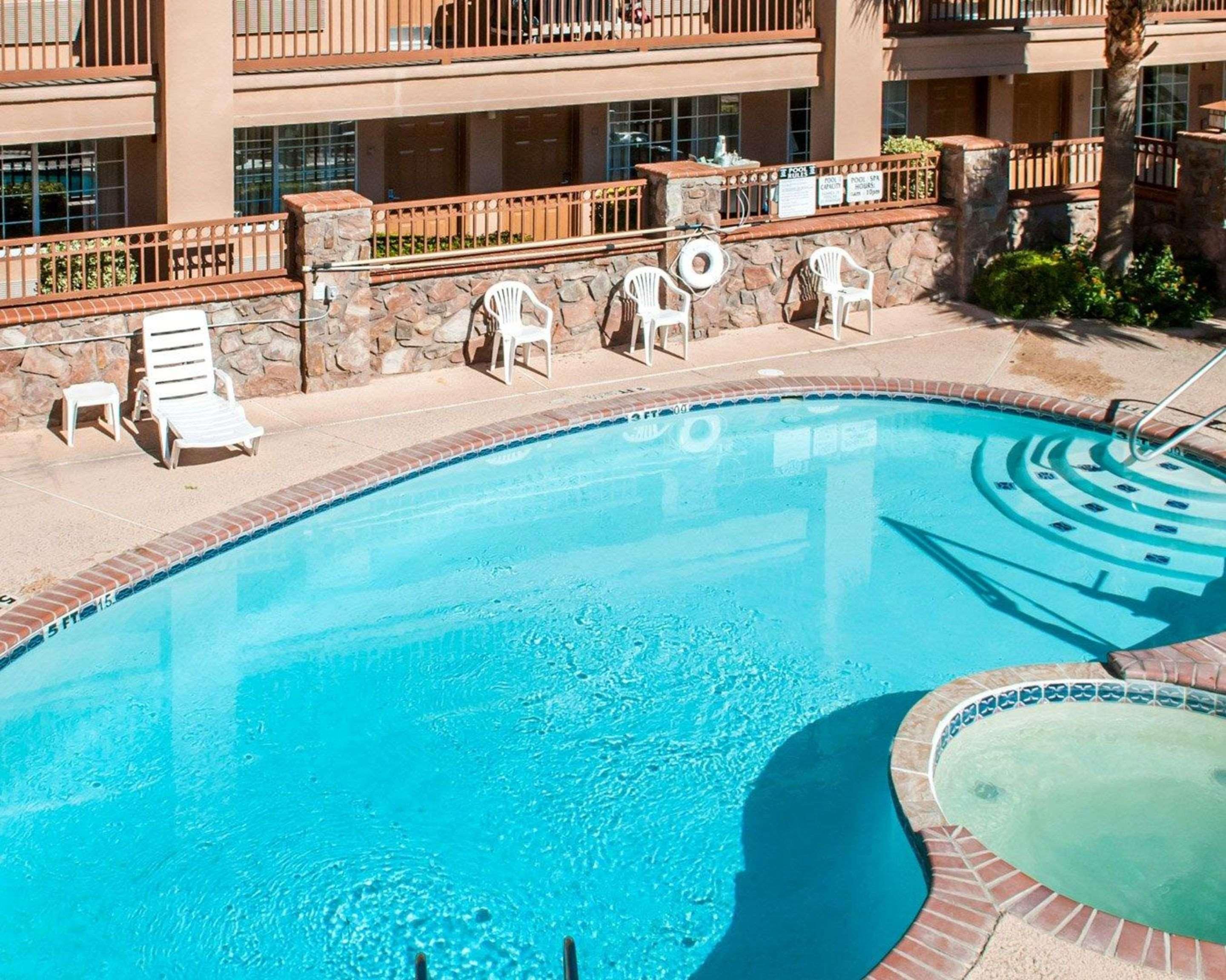 Quality Inn & Suites Las Cruces - University Area Bagian luar foto